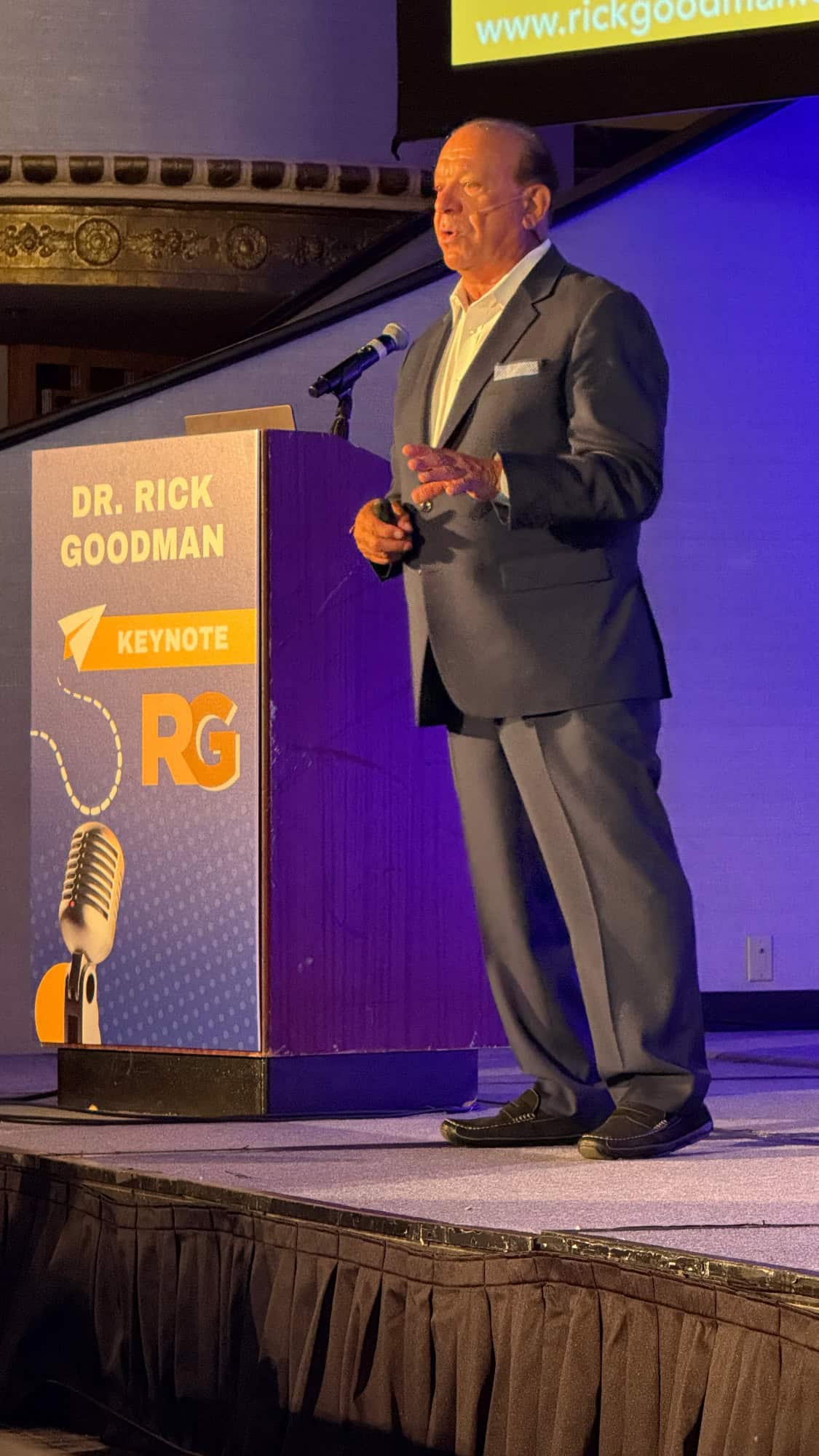 Dr. Rick Goodman, Nashville motivational speaker, on stage